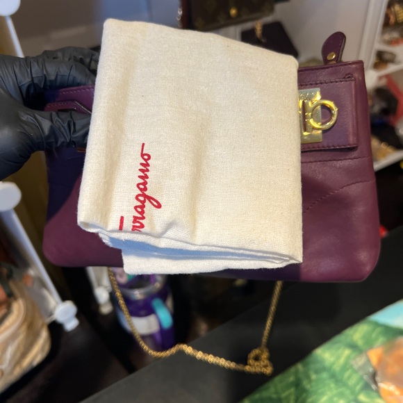 Salvatore Ferragamo Purple Leather Gancini Shoulder chain Bag - Picture 14 of 14